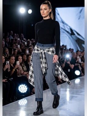 $790 HELLESSY "Clyde" Mixed-Media Plaid Trousers - Size 8